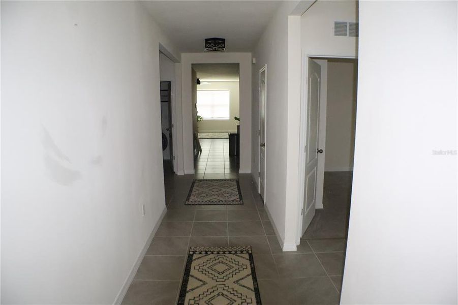 Spacious, unfurnished interior of a new home in , Lakeland (Image 16).