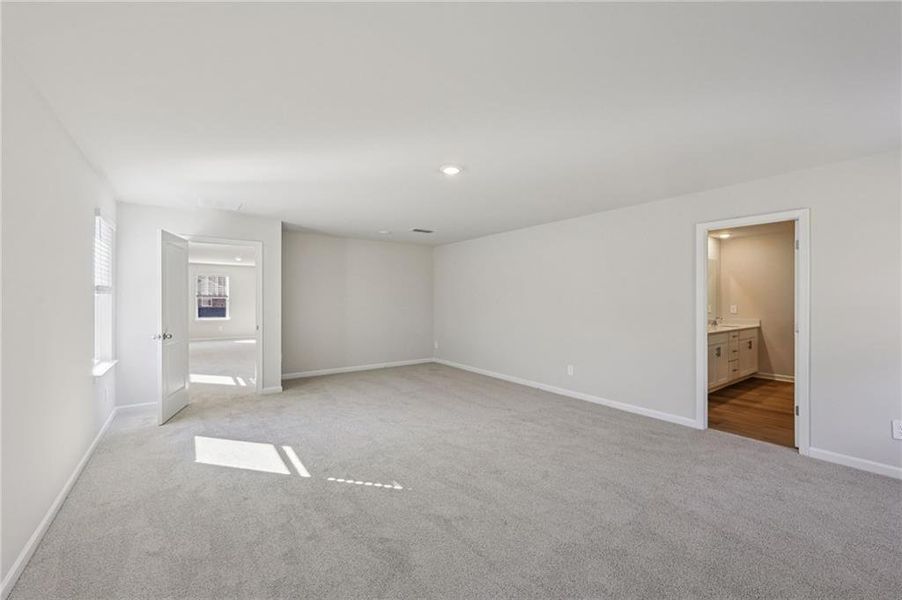 Spacious, unfurnished interior of a new home in The Oaks at Dawson, Dawsonville (Image 31). Spacious, unfurnished interior of a new home in The Oaks at Dawson, Dawsonville (Image 31).