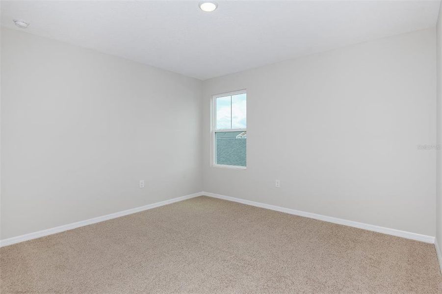Spacious, unfurnished interior of a new home in Pasadena Ridge, Dade City (Image 20).