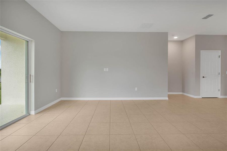 Spacious, unfurnished interior of a new home in Village at Windsor Reserve, Eagle Lake (Image 38). Spacious, unfurnished interior of a new home in Village at Windsor Reserve, Eagle Lake (Image 38).