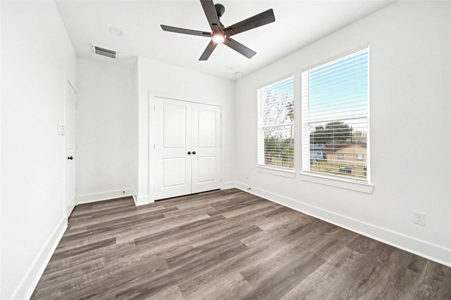 Spacious, unfurnished interior of a new home in , Houston (Image 16).