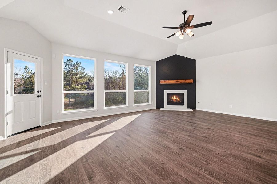 Spacious, unfurnished interior of a new home in Rose Hill Estates, Willis (Image 34).