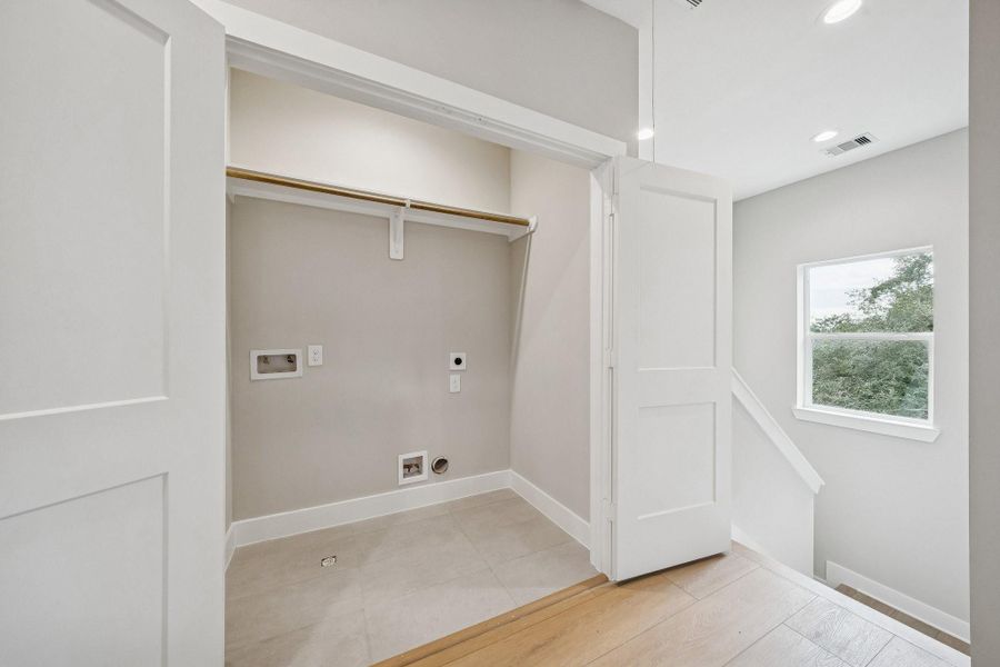 Spacious, unfurnished interior of a new home in , Houston (Image 19).