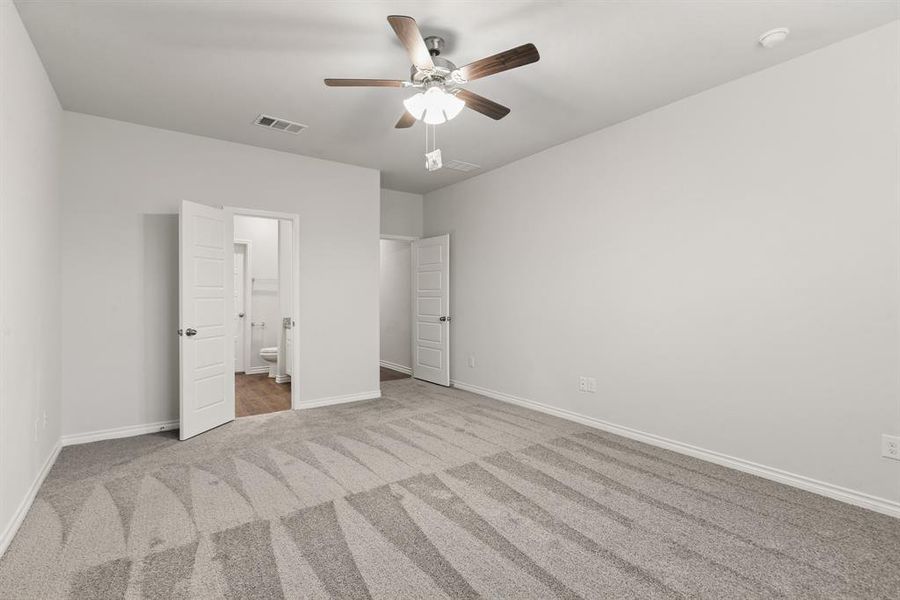 Spacious, unfurnished interior of a new home in Deer Creek, Fort Worth (Image 35). Spacious, unfurnished interior of a new home in Deer Creek, Fort Worth (Image 35).