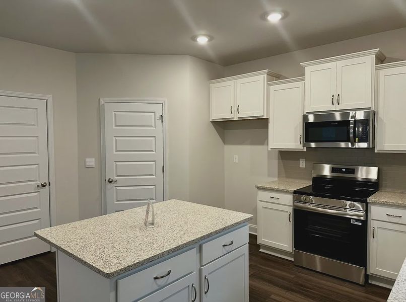 Furnished interior view inside a new home in Canterbury Villas, Carrollton (Image 9). Furnished interior view inside a new home in Canterbury Villas, Carrollton (Image 9).