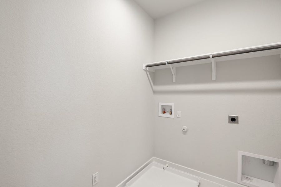 Spacious, unfurnished interior of a new home in Terrace Collection at Heritage, Dripping Springs (Image 40).