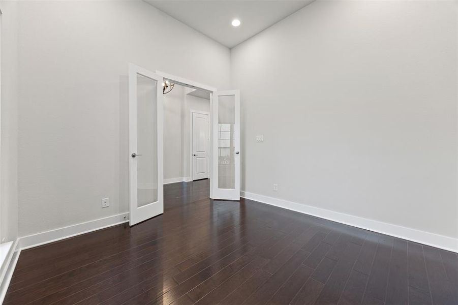 Spacious, unfurnished interior of a new home in Tuscan Estates (1 Acre Lots), Waxahachie (Image 29). Spacious, unfurnished interior of a new home in Tuscan Estates (1 Acre Lots), Waxahachie (Image 29).