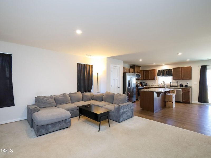 007_601_hollys_bluff_living_rm