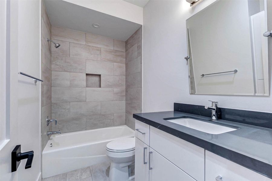 Furnished interior view inside a new home in , Houston (Image 36). Furnished interior view inside a new home in , Houston (Image 36).