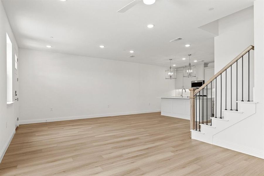 010-2880Enfield-TheColony-TX-75056-Living.jpg-SMALL