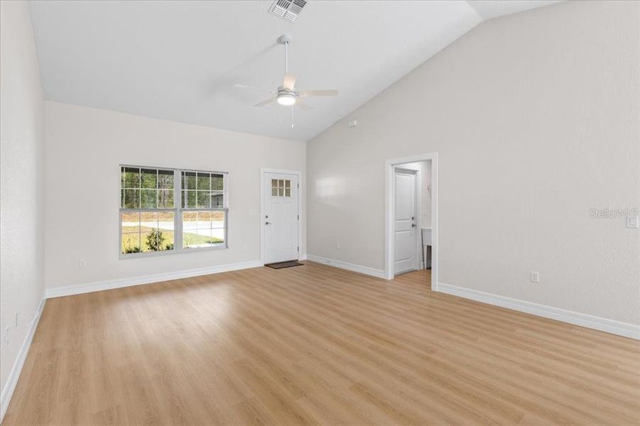 Spacious, unfurnished interior of a new home in , Citrus Springs (Image 35).