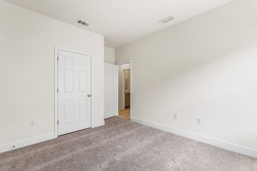 Spacious, unfurnished interior of a new home in Natureview, Freeport (Image 36).