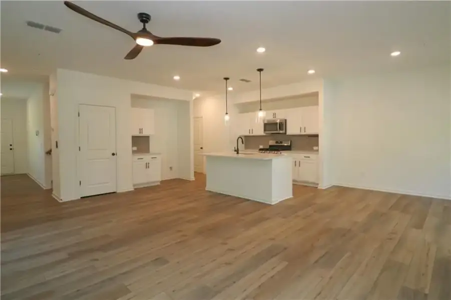 Spacious, unfurnished interior of a new home in , Douglasville (Image 11).