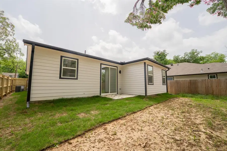 Exterior details and patio area of a home in , Sulphur Springs (Image 21).