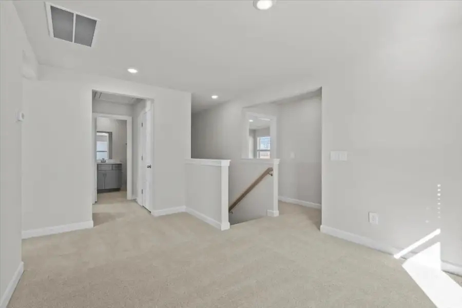 Spacious, unfurnished interior of a new home in Creek Ridge - Heritage Collection, Spartanburg (Image 14).