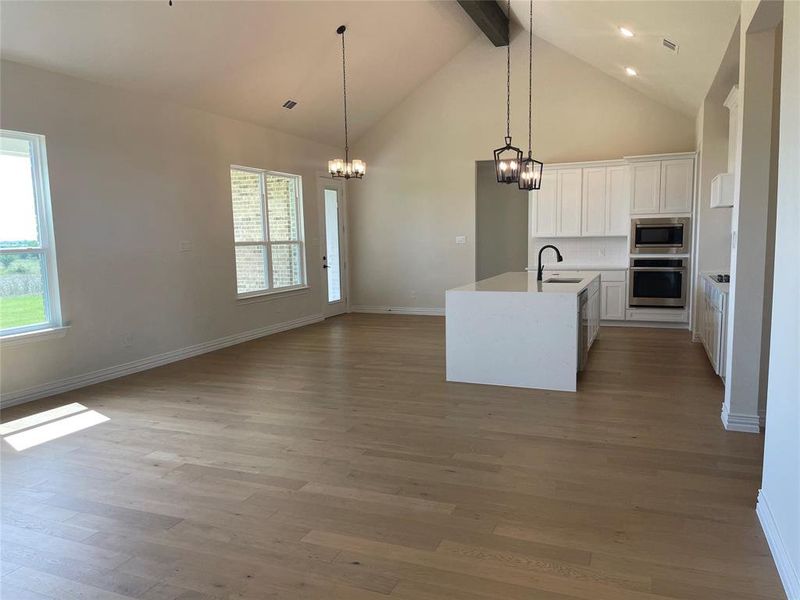 Spacious, unfurnished interior of a new home in The Ranch at Stone Hill, Waxahachie (Image 9).