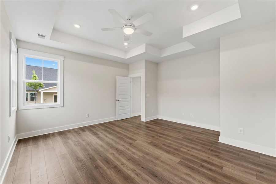Spacious, unfurnished interior of a new home in Saratoga Oaks, Williamston (Image 26).
