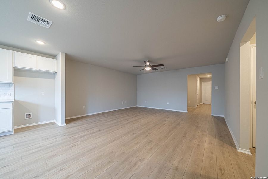 Spacious, unfurnished interior of a new home in , Seguin (Image 13).