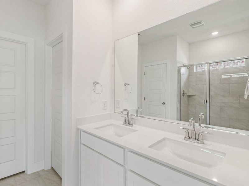 Primary suite bathroom in the Matador floorplan at a Meritage Homes community. Primary suite bathroom in the Matador floorplan at a Meritage Homes community.