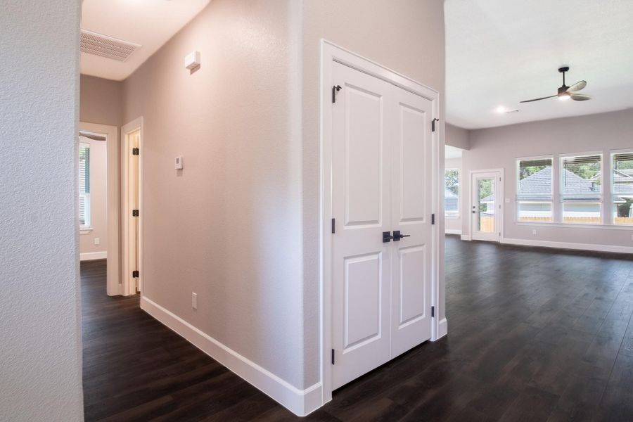 Spacious, unfurnished interior of a new home in , Huntsville (Image 19).