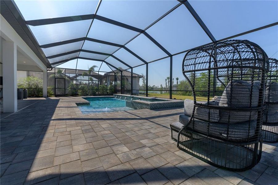 Exterior details and patio area of a home in Gran Place, Venice (Image 13).