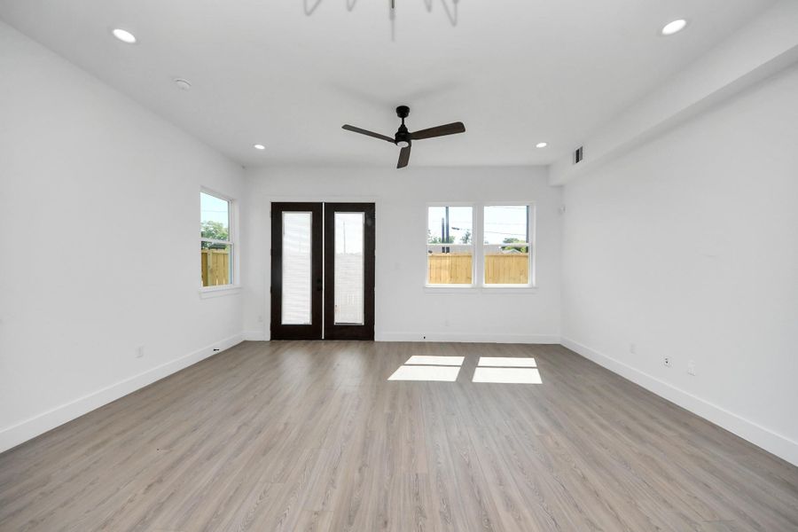 Spacious, unfurnished interior of a new home in , Houston (Image 31).