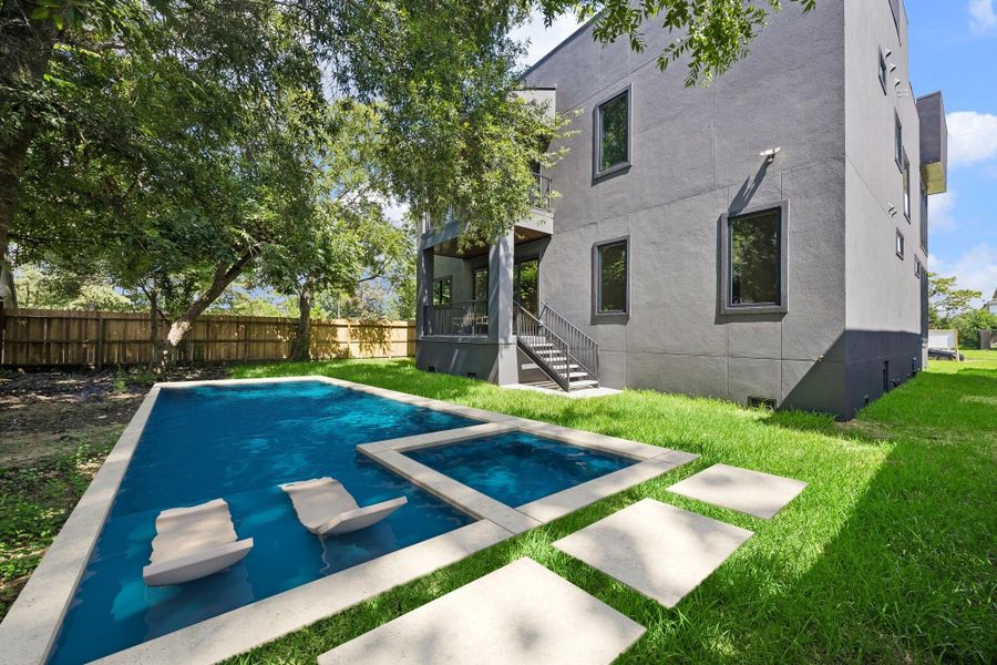 Exterior details and patio area of a home in , Bellaire (Image 3).