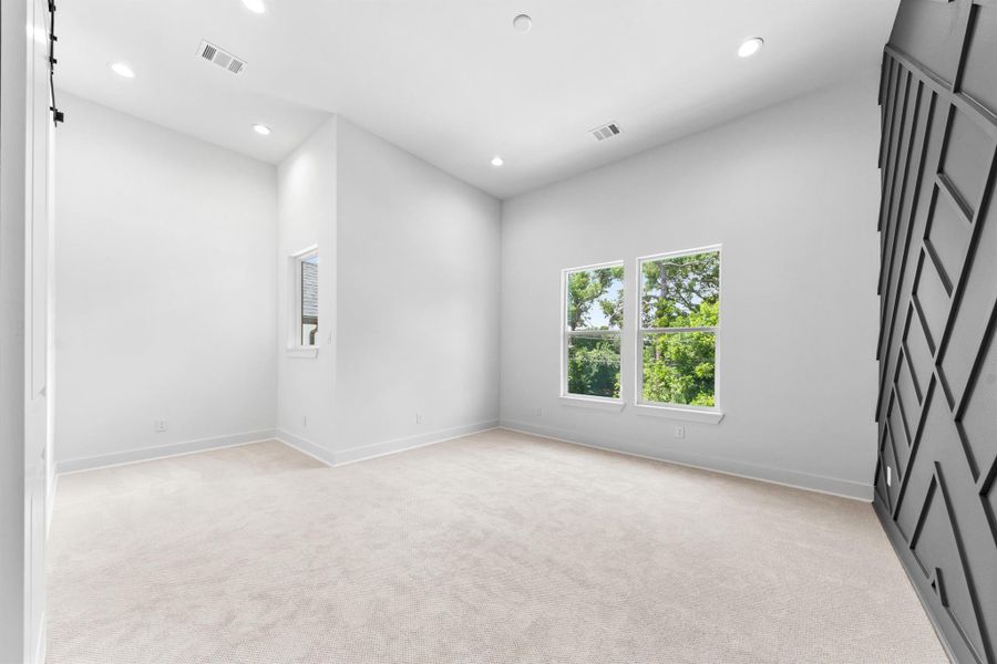 Spacious, unfurnished interior of a new home in , Houston (Image 17).
