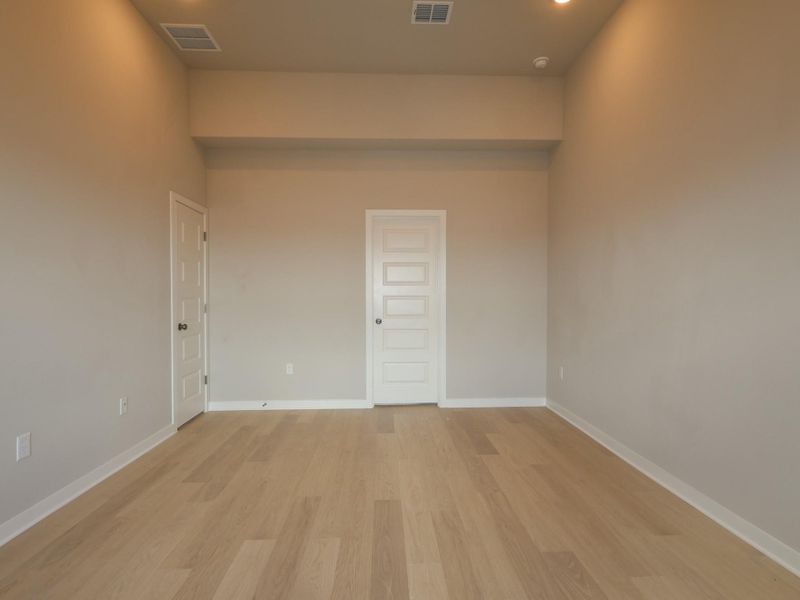 Spacious, unfurnished interior of a new home in Cascades at Onion Creek, Austin (Image 11). Spacious, unfurnished interior of a new home in Cascades at Onion Creek, Austin (Image 11).