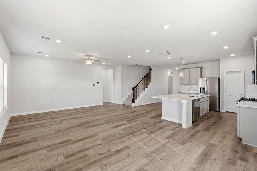 Spacious, unfurnished interior of a new home in Sanford Farms, Waller (Image 16).