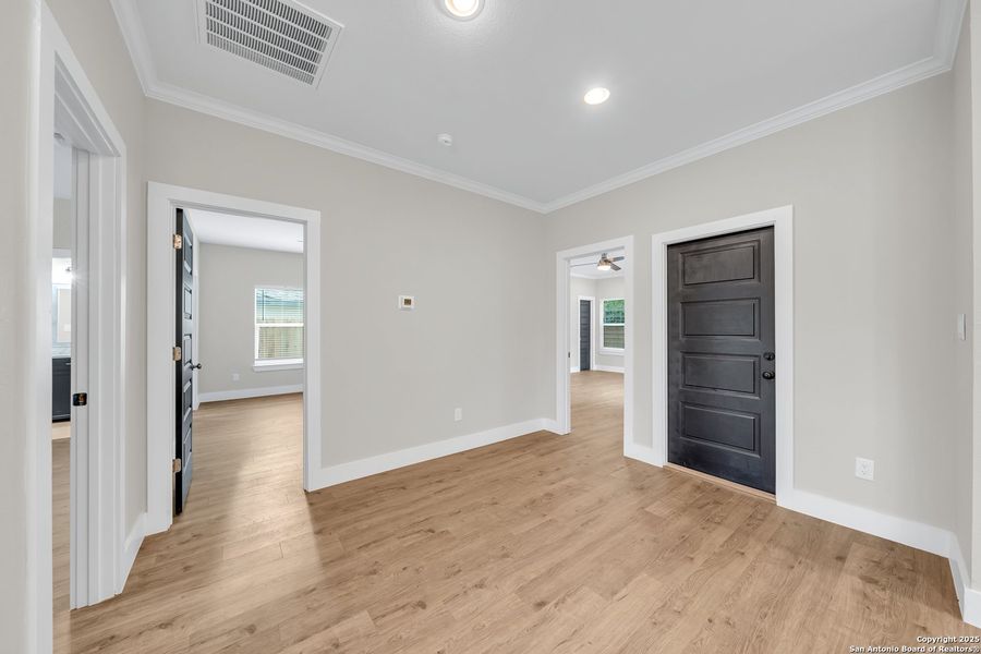 Spacious, unfurnished interior of a new home in , San Antonio (Image 21).