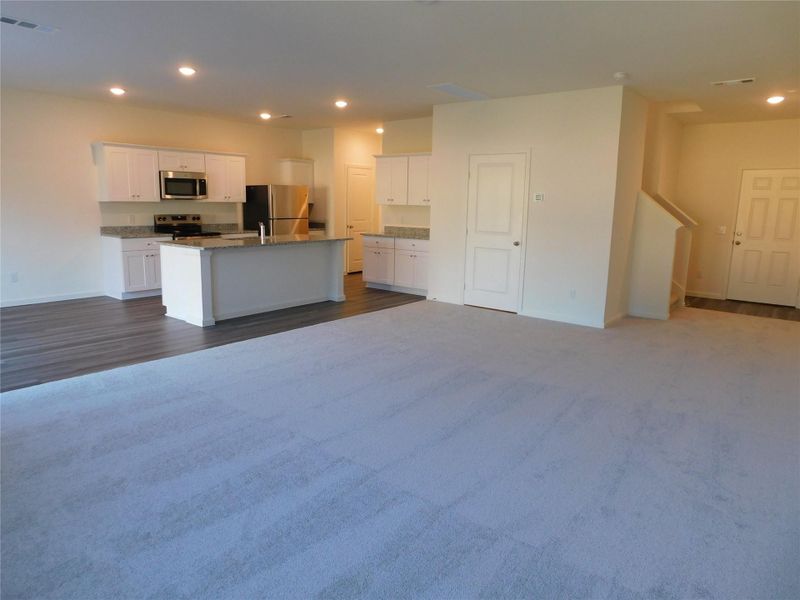 Spacious, unfurnished interior of a new home in Royal Pines, Porter (Image 14).