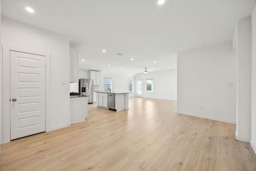 Spacious, unfurnished interior of a new home in , Fulshear (Image 17). Spacious, unfurnished interior of a new home in , Fulshear (Image 17).