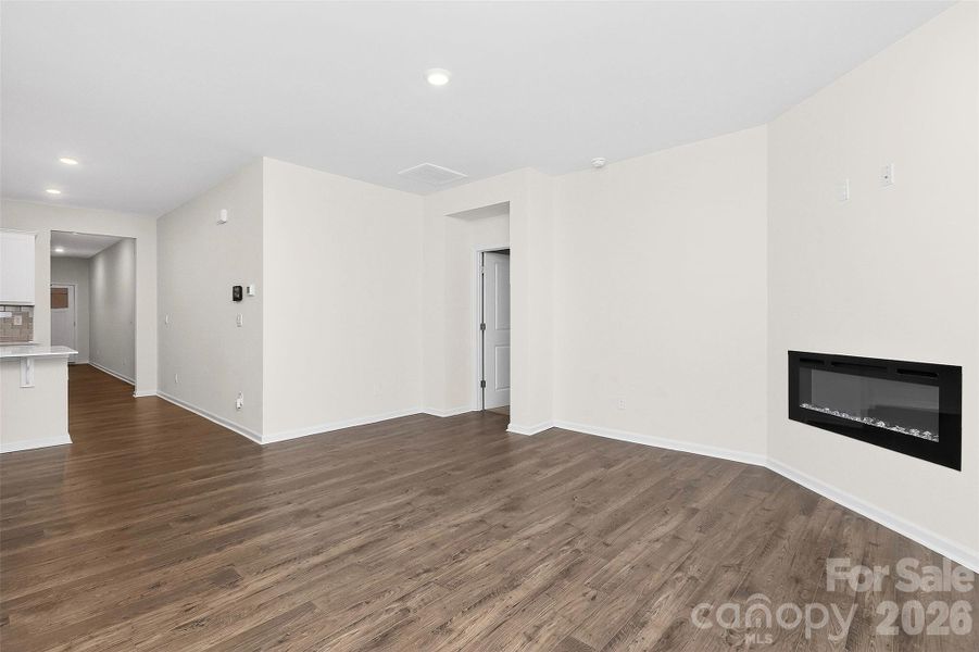 Spacious, unfurnished interior of a new home in Fergus Crossing, York (Image 20).