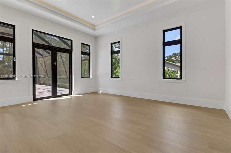 Spacious, unfurnished interior of a new home in , Naples (Image 27).