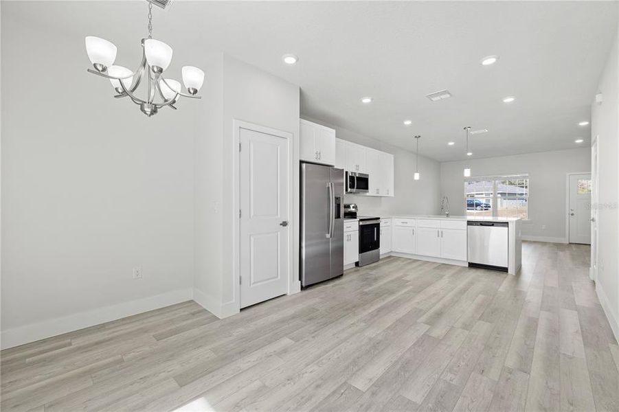 Spacious, unfurnished interior of a new home in , Ocala (Image 14).