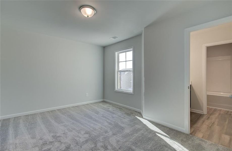 Spacious, unfurnished interior of a new home in Crofton Place Enclave, Snellville (Image 25).
