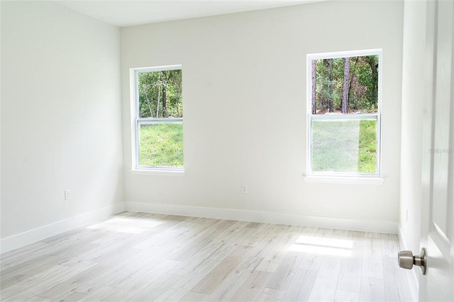 Spacious, unfurnished interior of a new home in , Citrus Springs (Image 30).