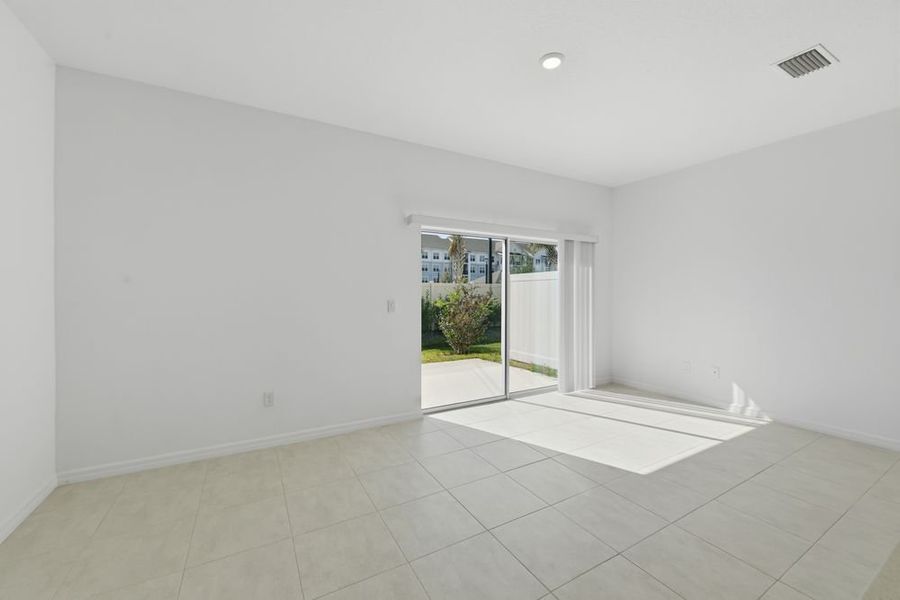Spacious, unfurnished interior of a new home in Vinterra Townhomes, Nokomis (Image 7).