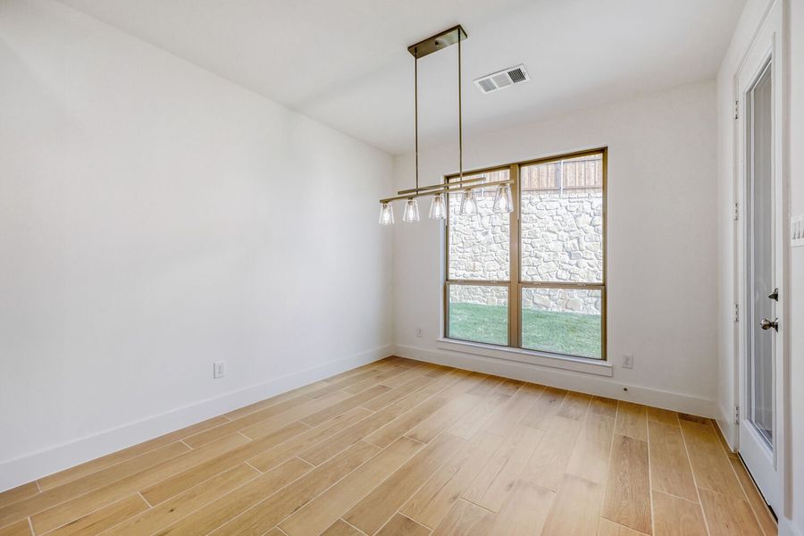 180 Buffalo - Dining Area