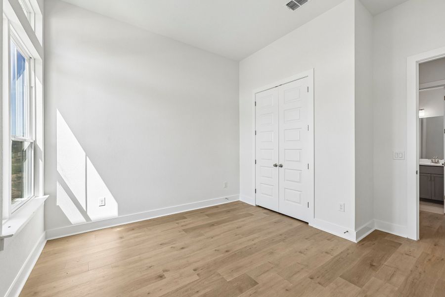 Spacious, unfurnished interior of a new home in Persimmon, Buda (Image 14). Spacious, unfurnished interior of a new home in Persimmon, Buda (Image 14).