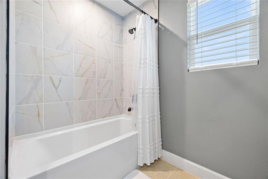 Furnished interior view inside a new home in , Orlando (Image 9).