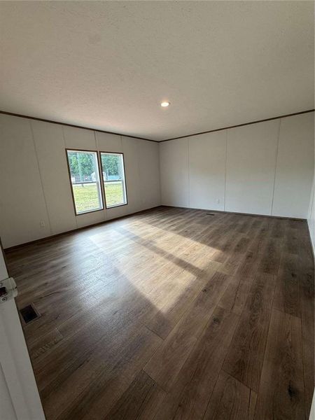 Spacious, unfurnished interior of a new home in , Elberton (Image 8).