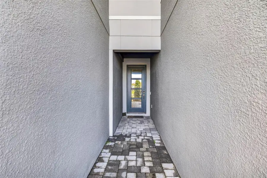 Exterior details and patio area of a home in , Lutz (Image 36).