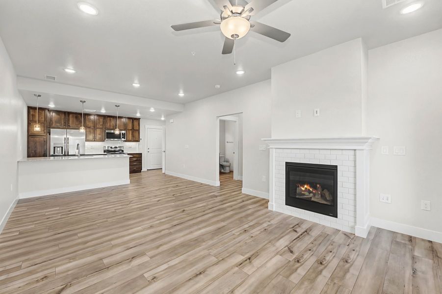 Spacious, unfurnished interior of a new home in Highlands at Fox Hill, Longmont (Image 9).