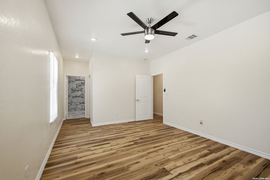 Spacious, unfurnished interior of a new home in , San Antonio (Image 20).