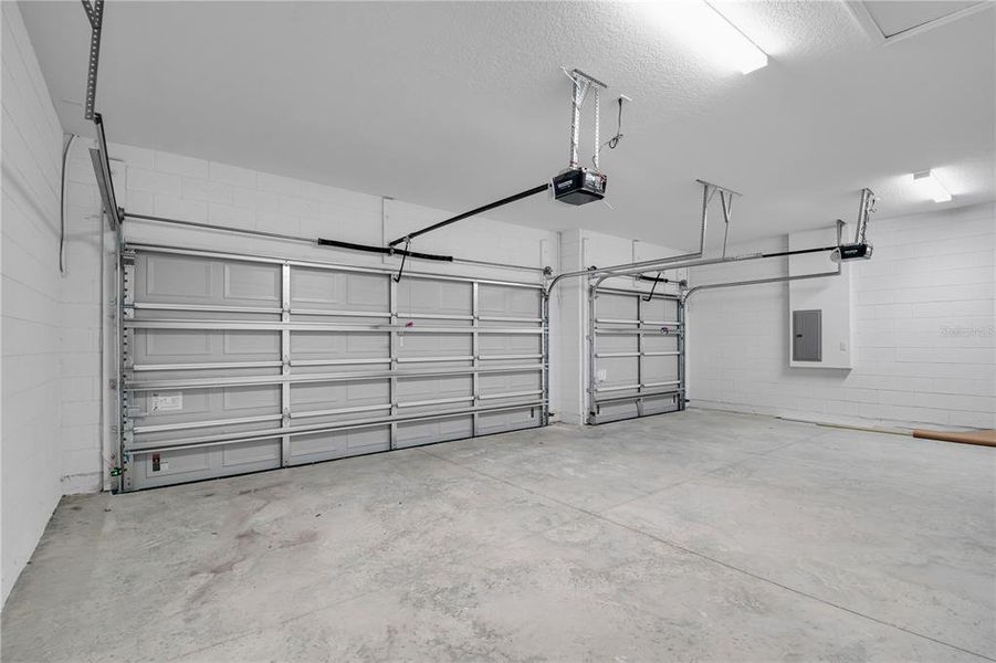 Spacious, unfurnished interior of a new home in , Ocala (Image 16).