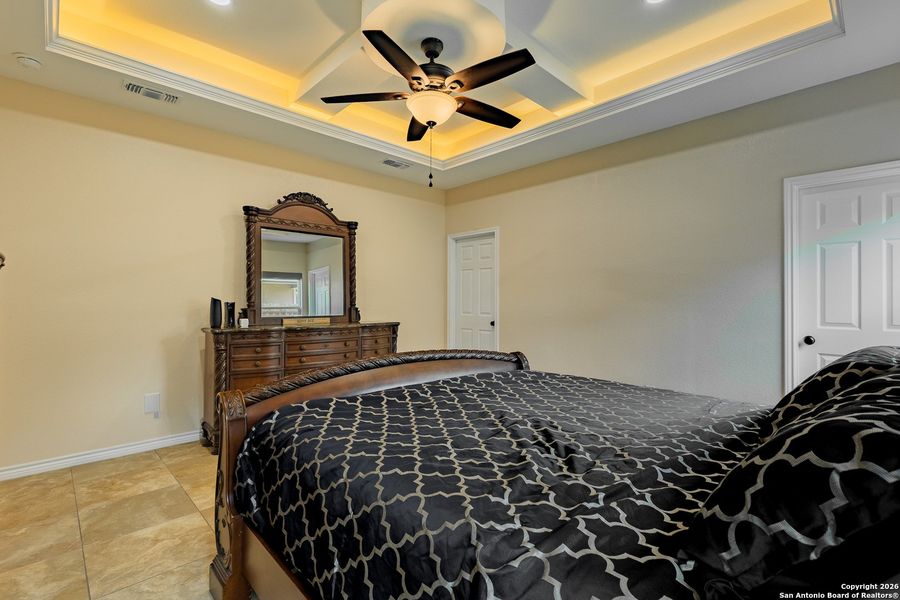 Furnished interior view inside a new home in , Uvalde (Image 31).
