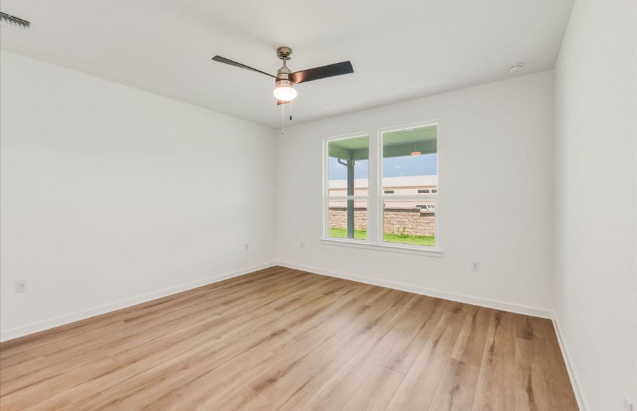 Spacious, unfurnished interior of a new home in Sun City Texas, Georgetown (Image 24).
