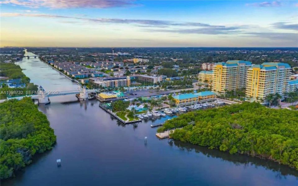 Condo located in Boynton Beach, FL showcasing its design and architecture (Image 4).